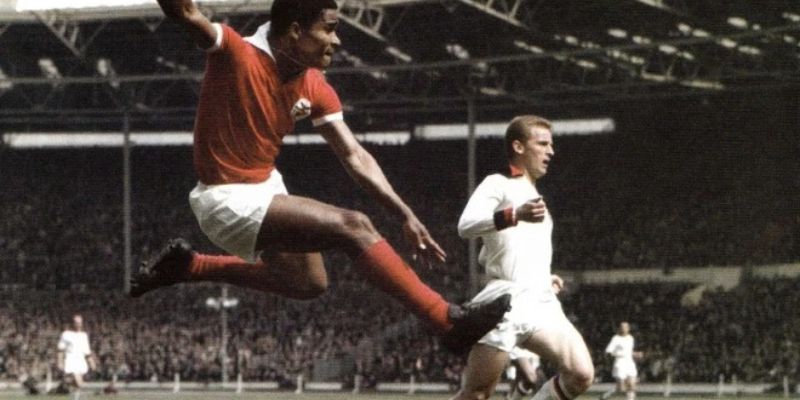 Thế hệ vàng 1960 Tiền đạo Bồ Đào Nha – Eusébio 