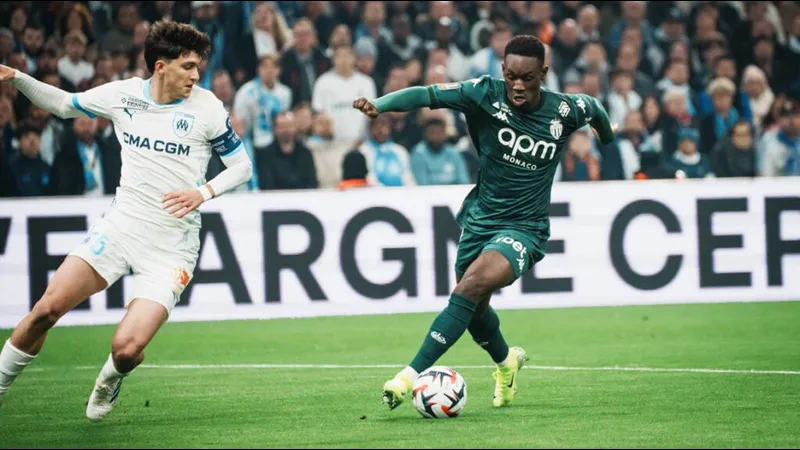 Trận đấu bóng đá giữa Marseille và Monaco
