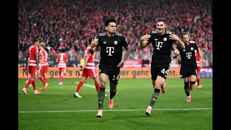Cầu thủ của Bayern Munich mừng ăn mừng sau khi ghi bàn vào lưới Union Berlin